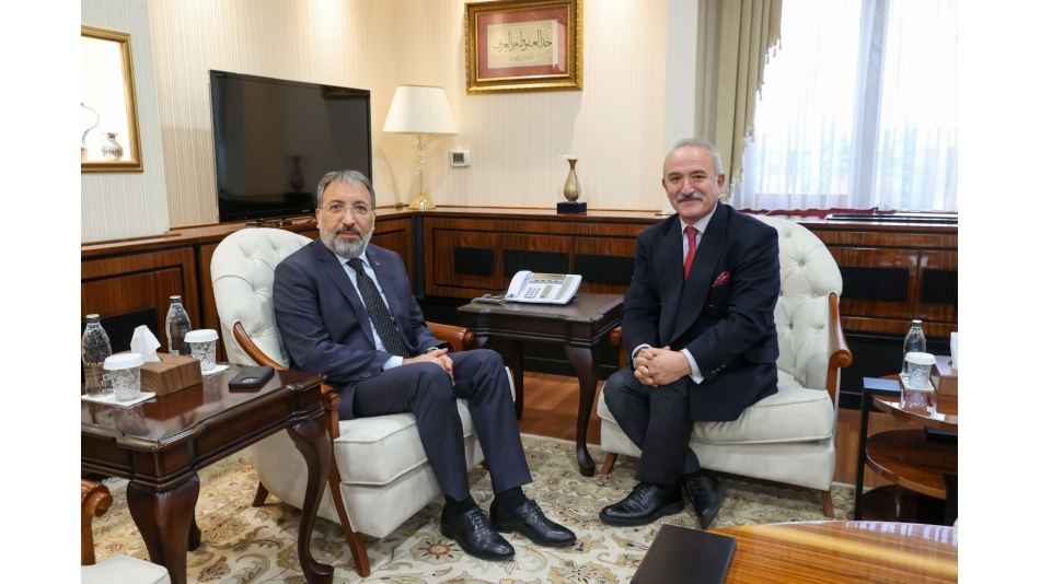 Üsküdar Din Görevlileri Vakfı Mütevelli Heyeti Başkanımız Mehmet Kemiksiz, İstanbul Müftülüğü vazifesinde iken Diyanet İşleri Başkanlığı görevine vazifelendirilen muhterem hocamız Prof. Dr. Safi Arpaguş'u makamında ziyaret etti.